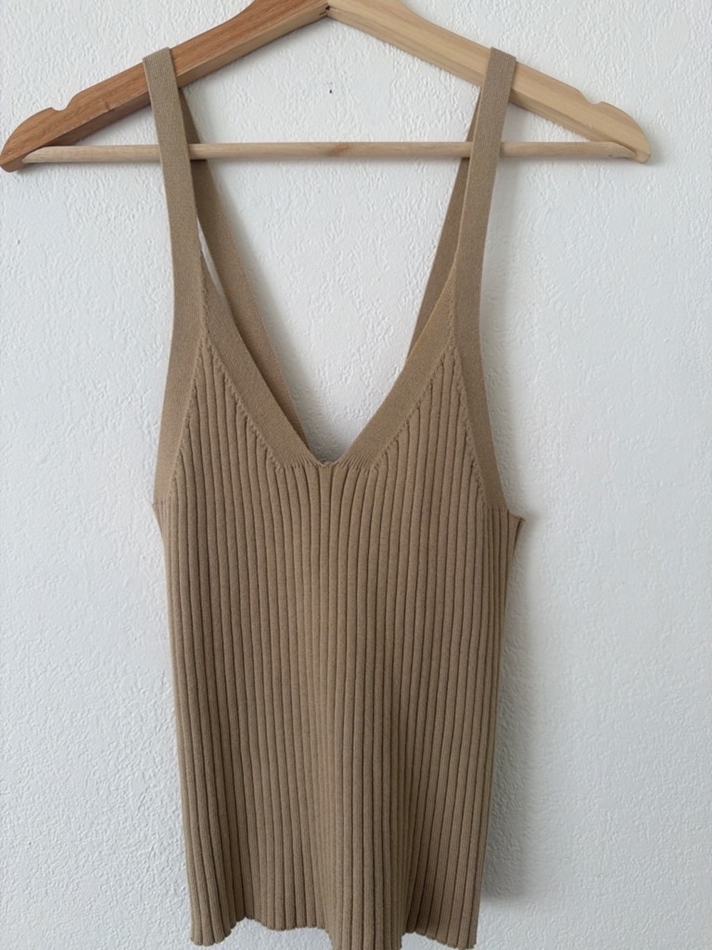 Banana Republic Ribbed V-Neck Tank in Beige